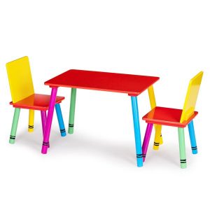 spalvotas vaikiškas staliukas ir dvi kėdutės